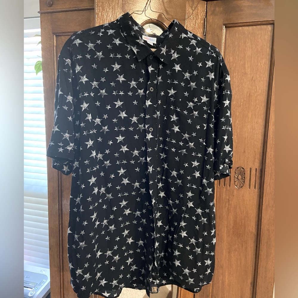 Lularoe Size XL Star Print Button Front Top Men’s Shirt! Women can wear to too!